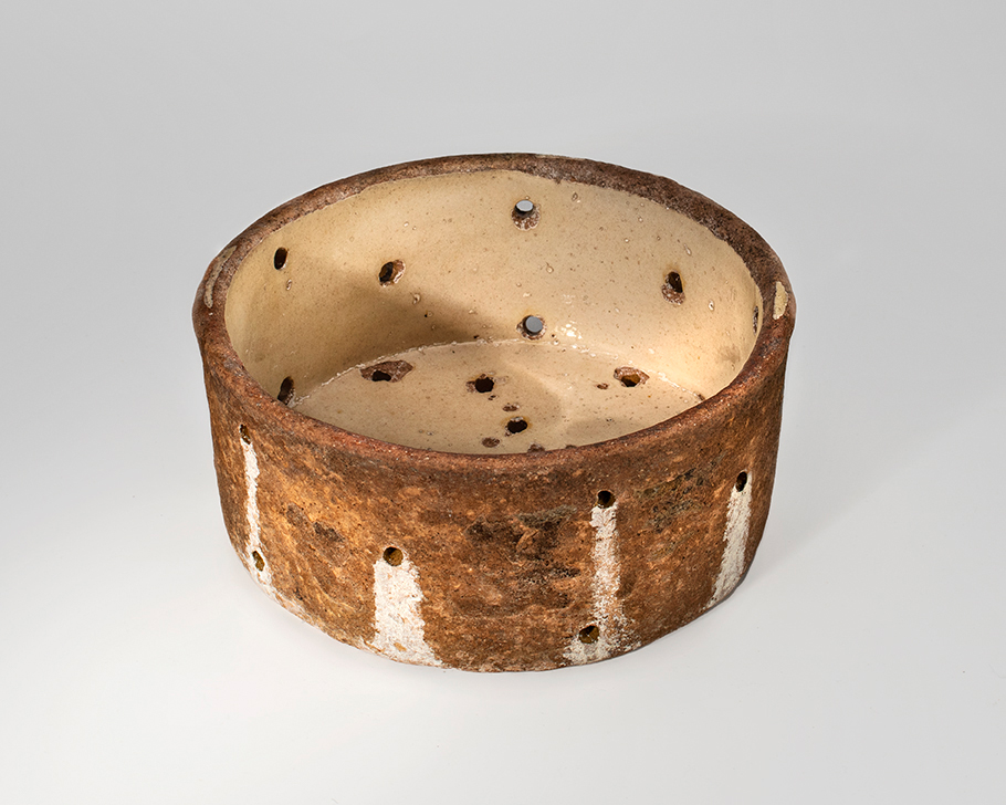 Moule à fromage, 19e - 20e siècles, Terre cuite glaçurée © Ville de Mende - Musée du Gévaudan / Photo François Pons