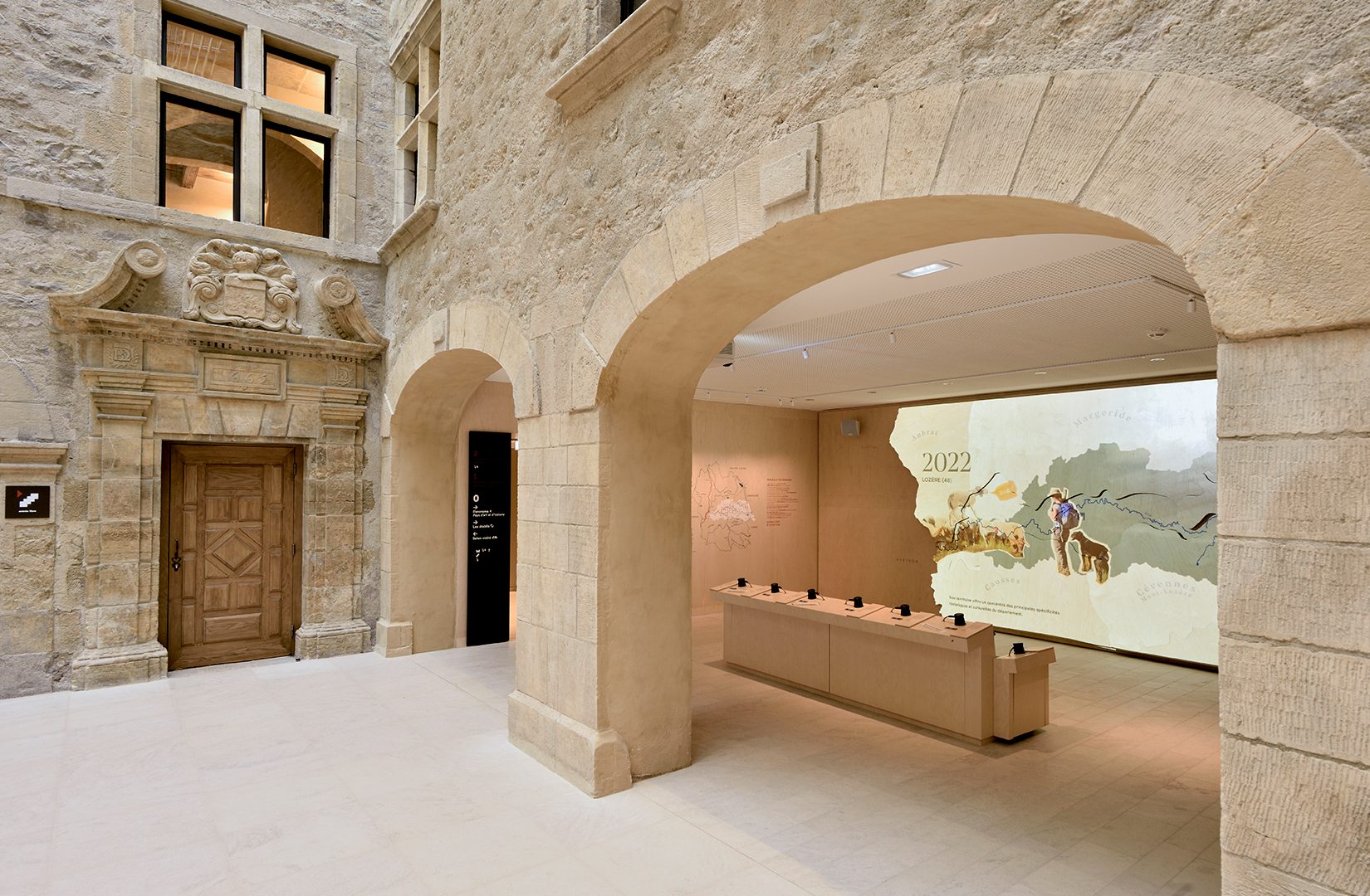 La porte historique et le Panorama © Ville de Mende – Musée du Gévaudan – Photo François Pons